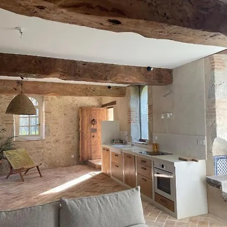 Apartament In A Renaissance Castle *